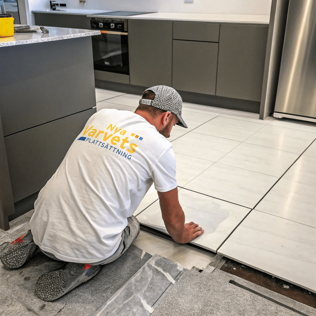tile-layer-with-cap-on--laying-tile-in-a-modern-ki